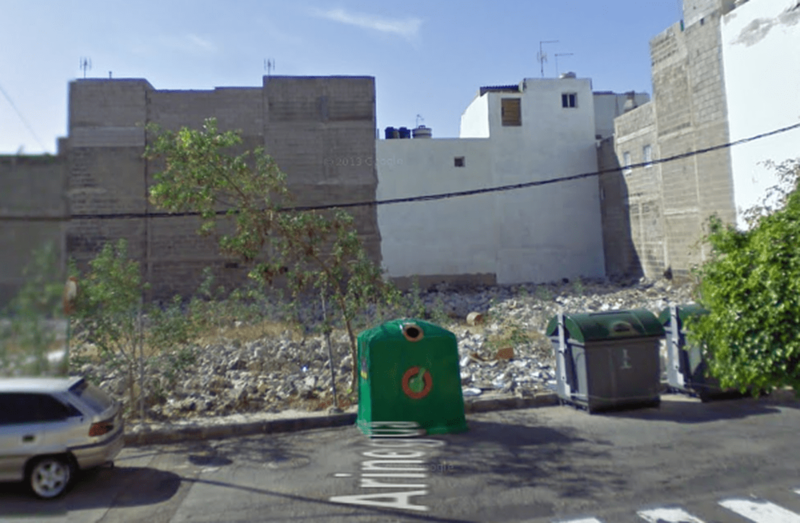 El solar en cuestión está ubicado junto al CEIP Marpequeña (Foto Google Maps)